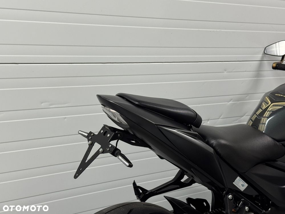 Suzuki GSX - 6