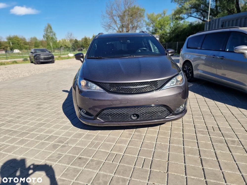 Chrysler Pacifica - 2