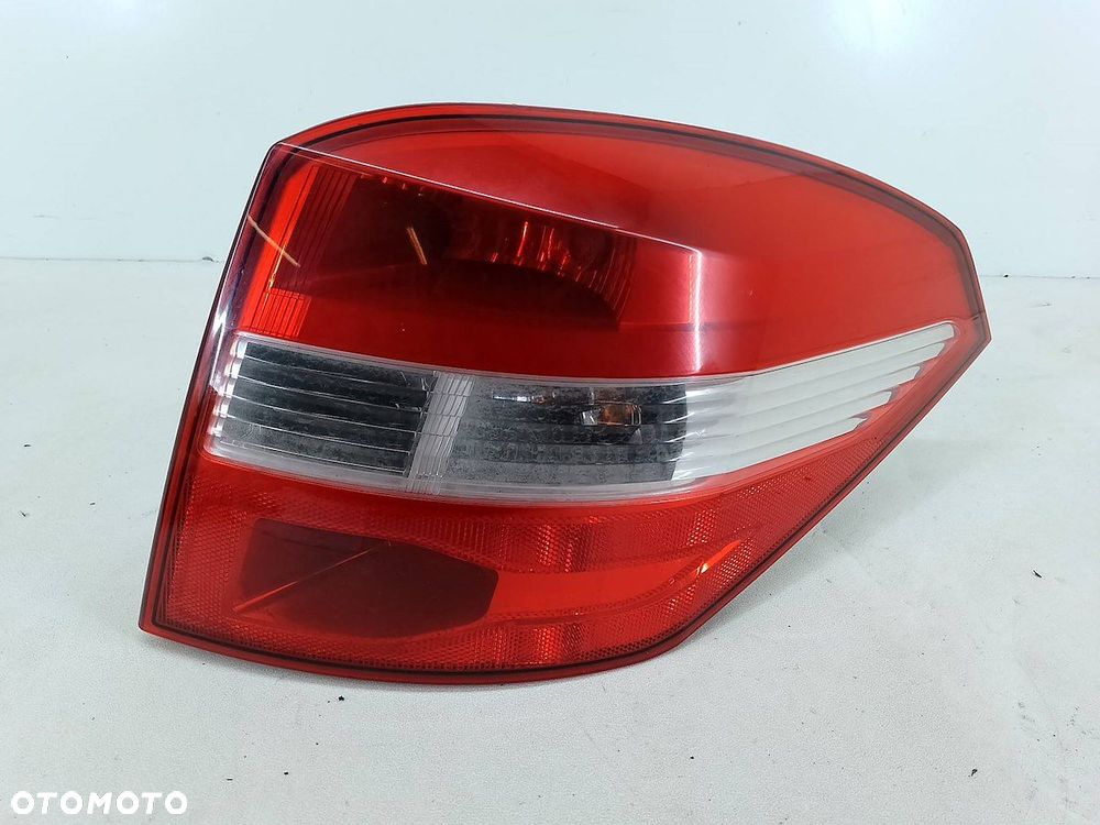 LAMPA TYLNA PRAWA RENAULT LAGUNA III ( 07-15 ) KOMBI - 1