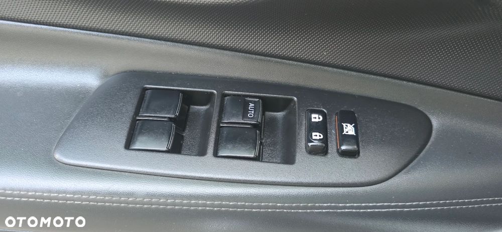 Toyota Auris 2.2 D-4D D-CAT - 14