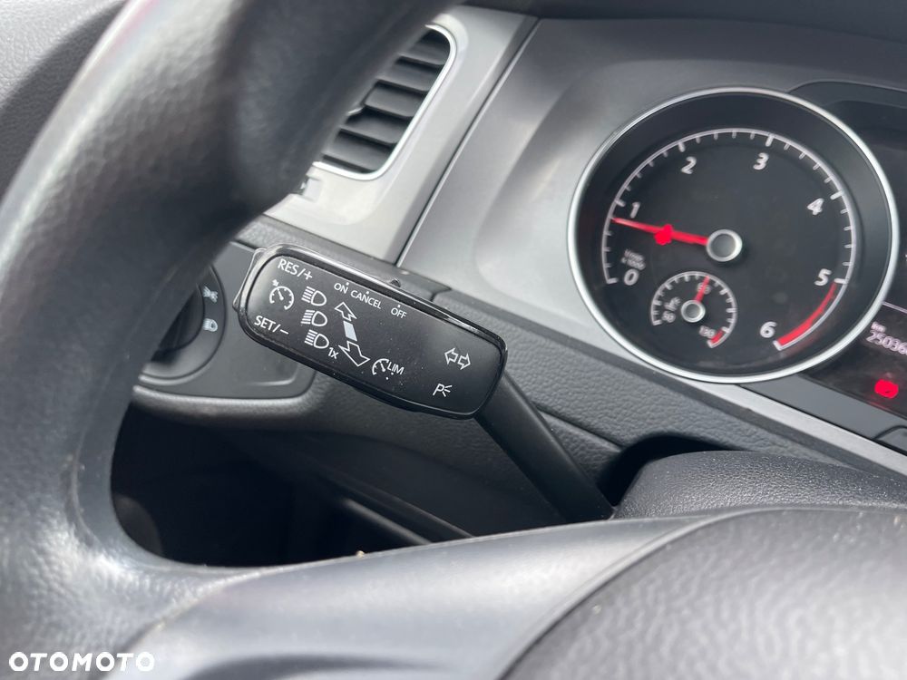 Volkswagen Golf 1.6 TDI BlueMotion Technology Lounge - 16