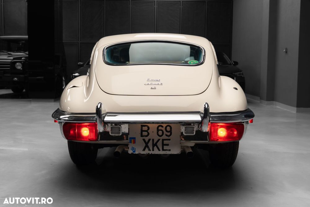 Jaguar E-Type - 26