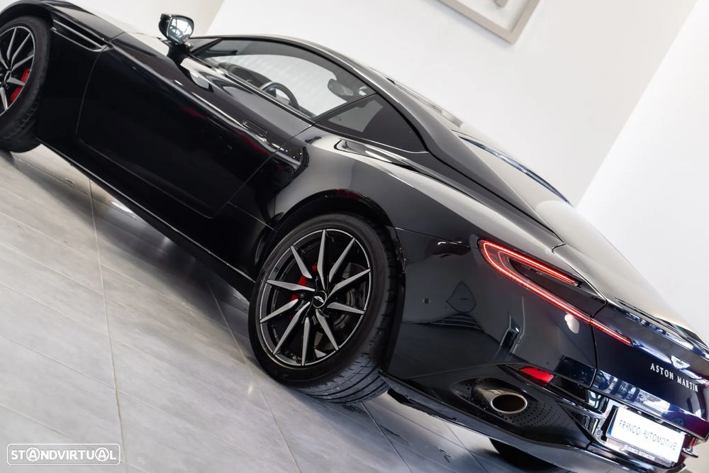 Aston Martin DB11 Coupé V8 Auto - 6