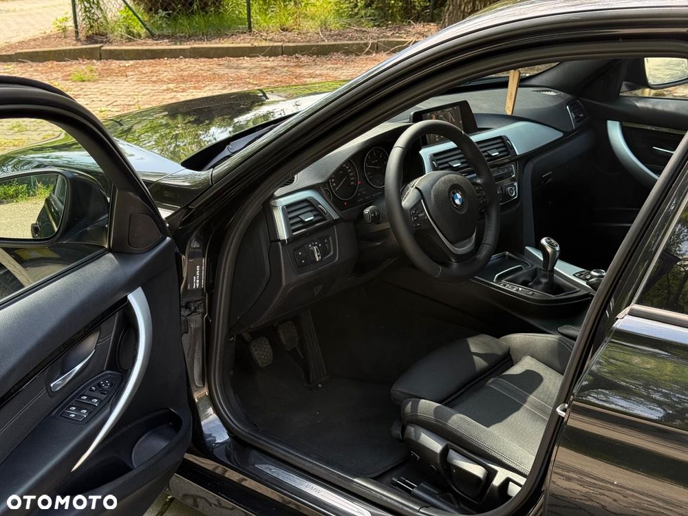 BMW Seria 3 318d Sport Line - 10