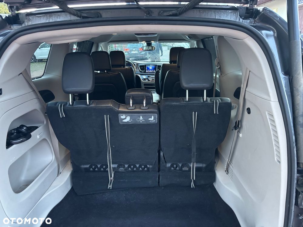 Chrysler Pacifica - 15