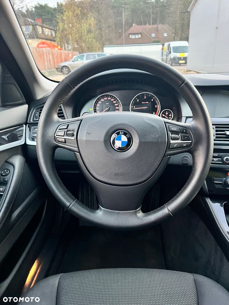 BMW Seria 5 525d - 15