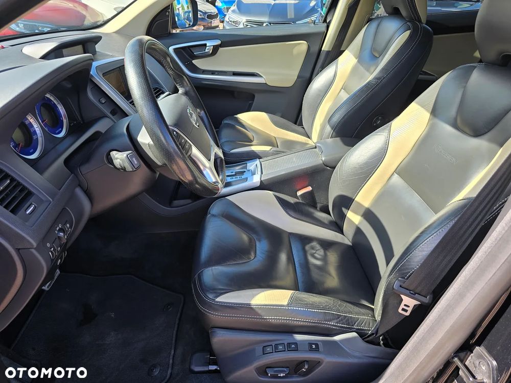 Volvo XC 60 2.0T R-Design - 10
