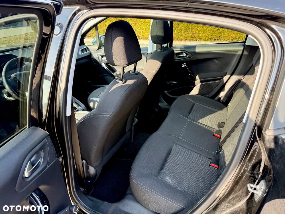Peugeot 208 82 PureTech Style - 13