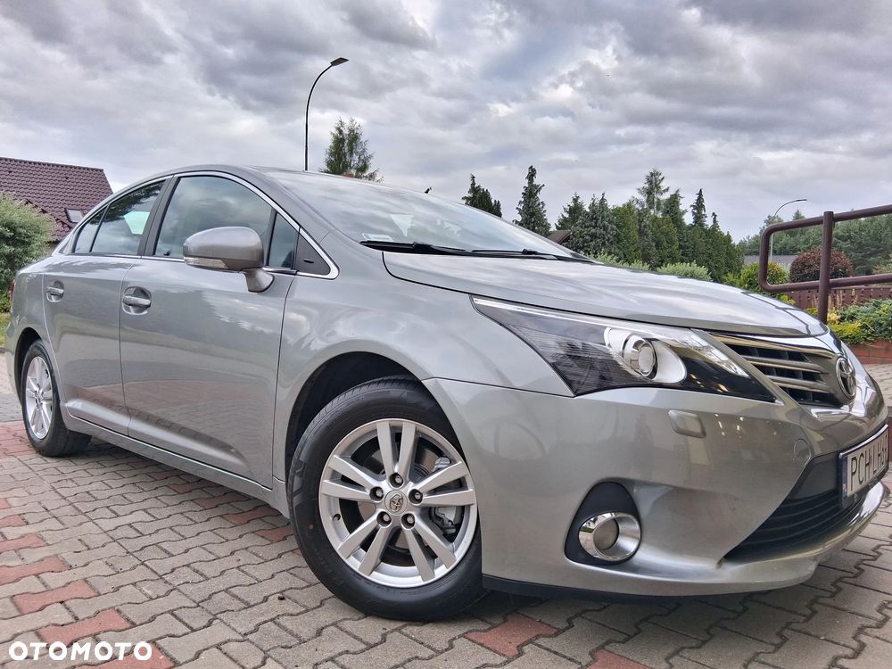 Toyota Avensis 1.8 Sol NAVI - 2
