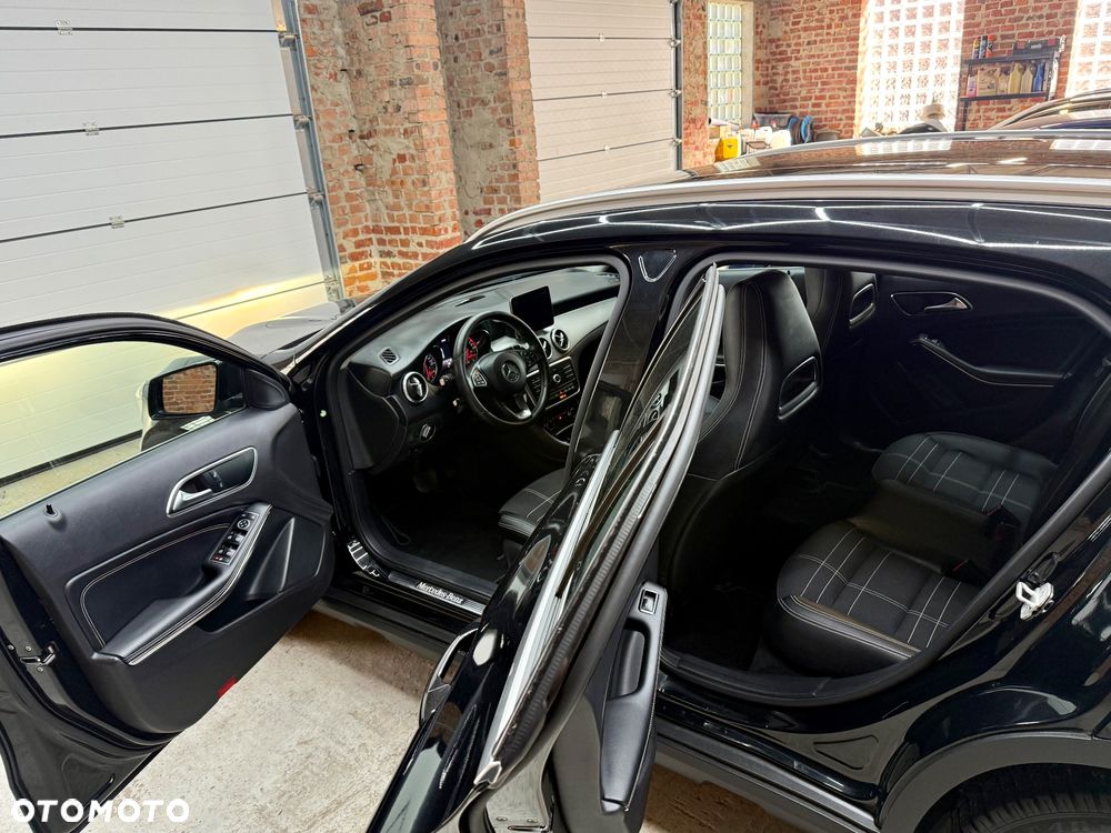 Mercedes-Benz GLA 180 7G-DCT Urban - 5