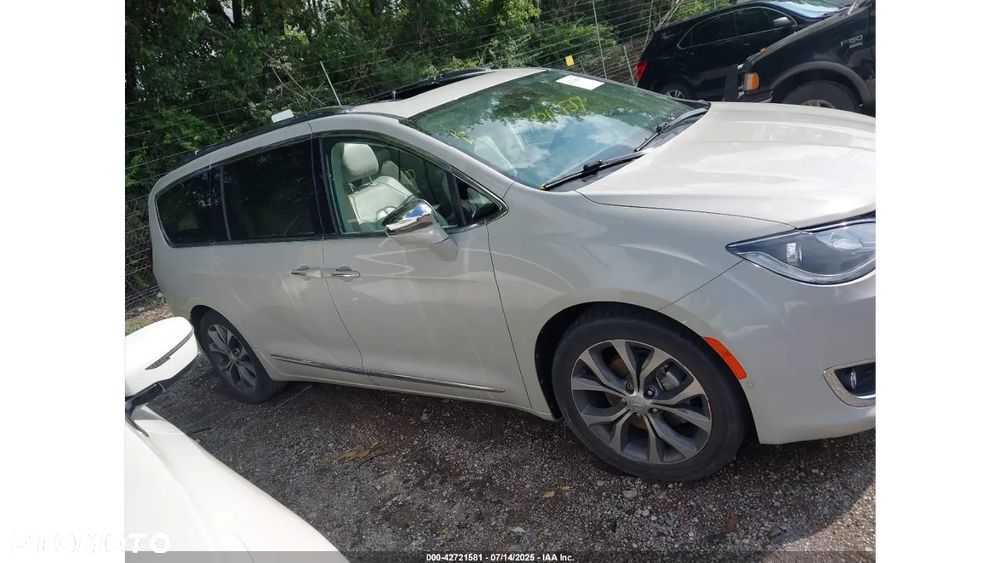 Chrysler Pacifica - 6