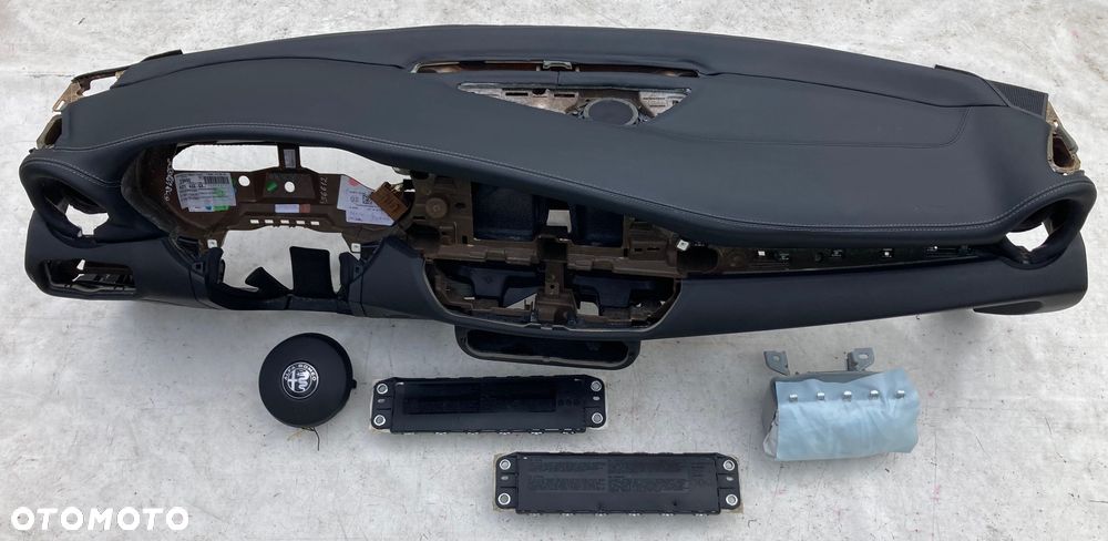 ALFA ROMEO GIULIA STELVIO TONALE DESKA KONSOLA KOKPIT PULPIT PÓŁKA PARAPET PODUSZKI POWIETRZNE KIEROWCY PASAZERA KOLANOWE KOLAN KOLANOWA PODUSZKA POWIETRZNA AIRBAG SRS AIR BAG PASY PAS naprawa SKÓRA USA KANADA CANADA DASHBOARD LEATHER  REPAIR - 3
