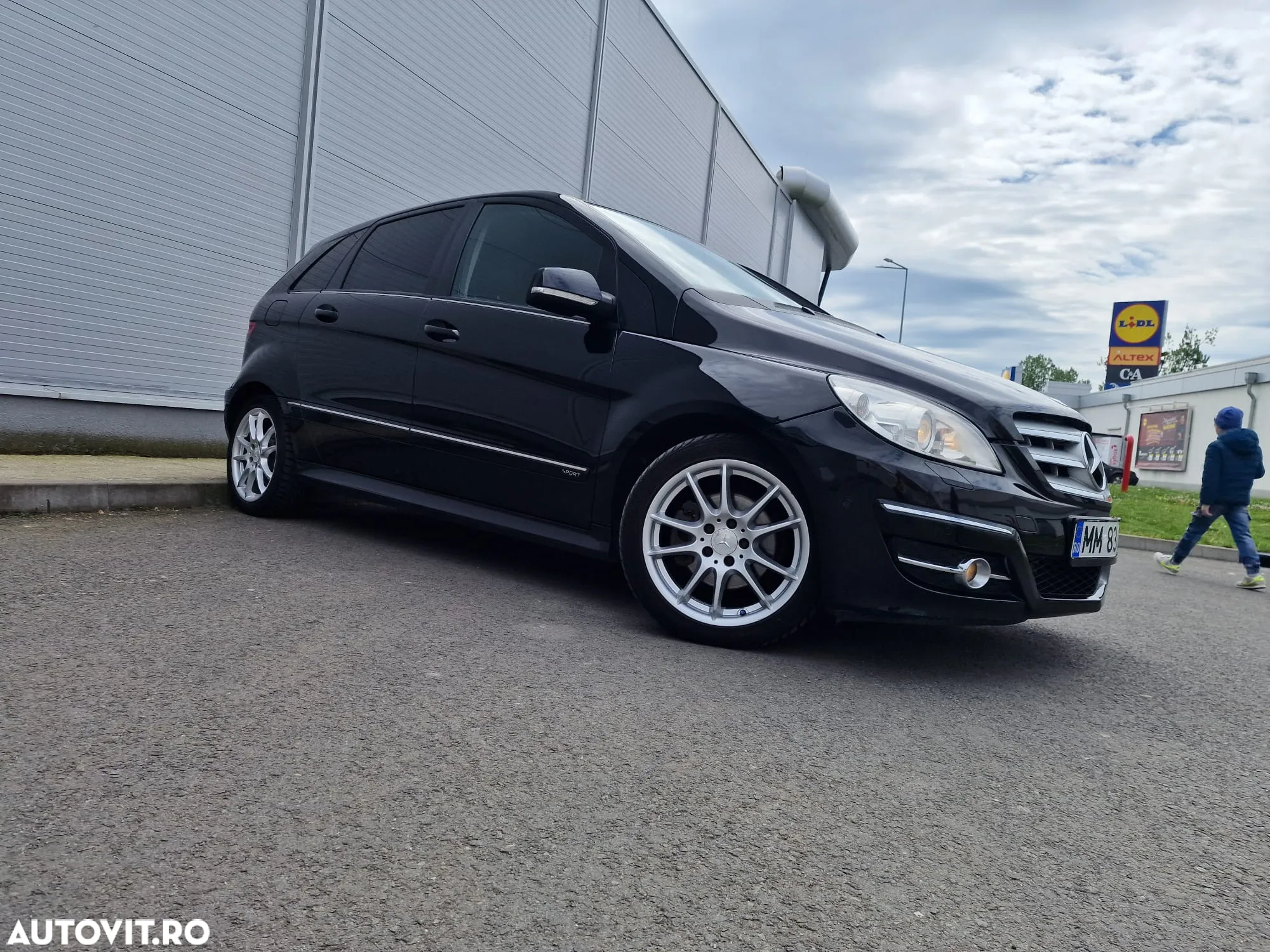 Mercedes-Benz B - 31