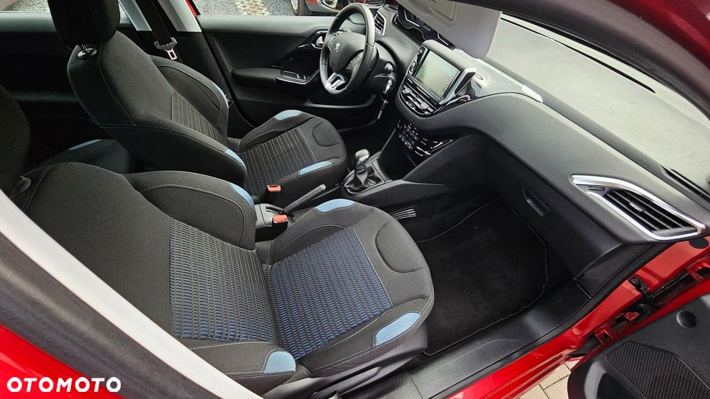 Peugeot 208 - 15
