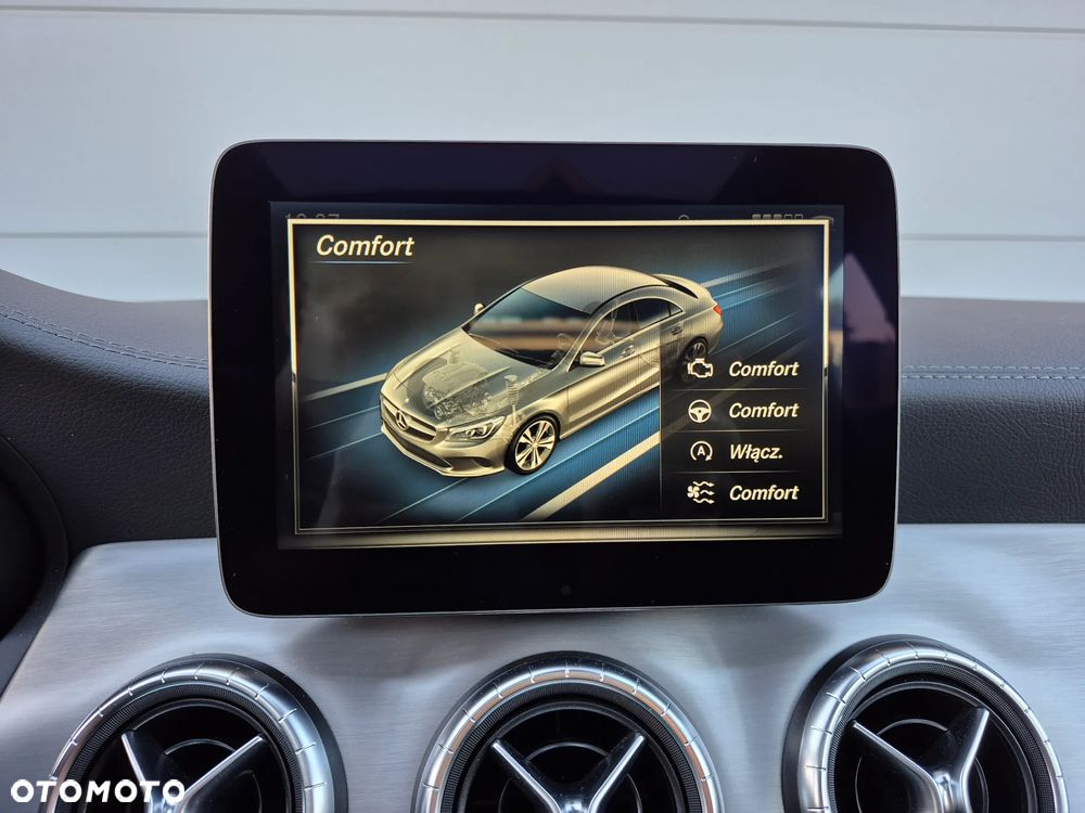Mercedes-Benz CLA 250 4Matic 7G-DCT - 36