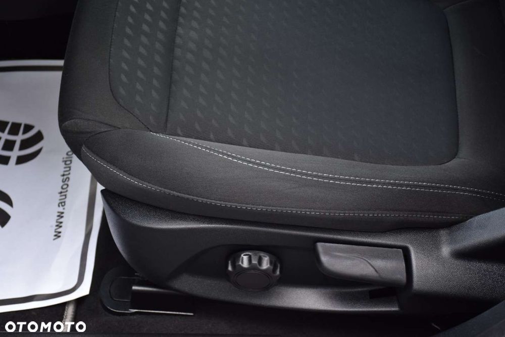 Ford Fiesta 1.0 EcoBoost S&S TITANIUM - 11