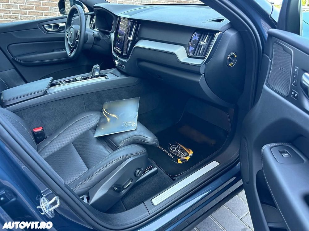 Volvo XC 60 B4 MHEV AT8 AWD R-Design - 17