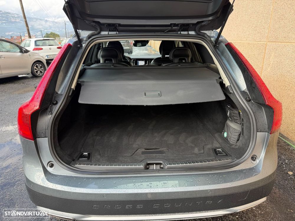 Volvo V90 Cross Country 2.0 D4 Pro AWD Geartronic - 11