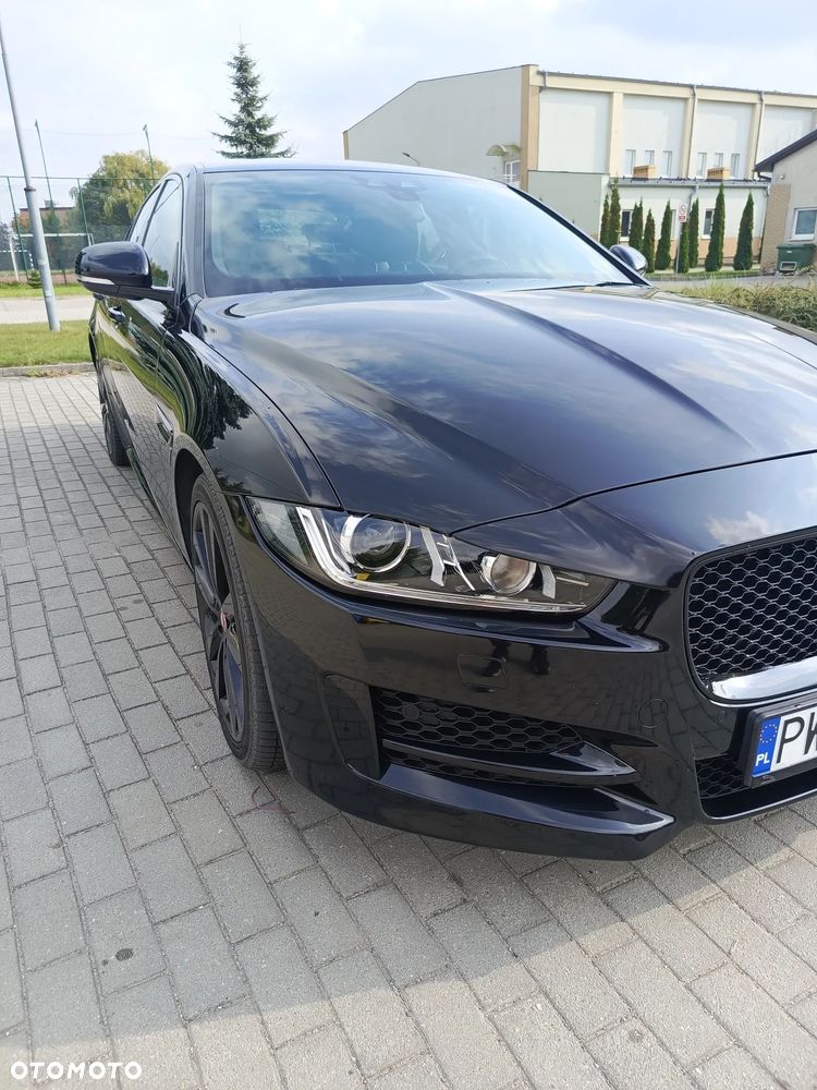 Jaguar XE 2.0 D AWD R-Sport - 36