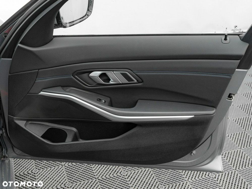 BMW Seria 3 320d xDrive M Sport sport - 29