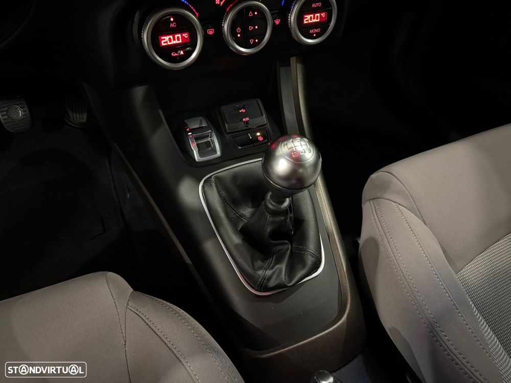Alfa Romeo Giulietta 1.6 JTDM Distinctive - 36