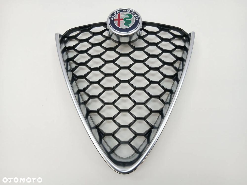 Atrapa grill Alfa Romeo Giulia VELOCE NOWA OE - 1