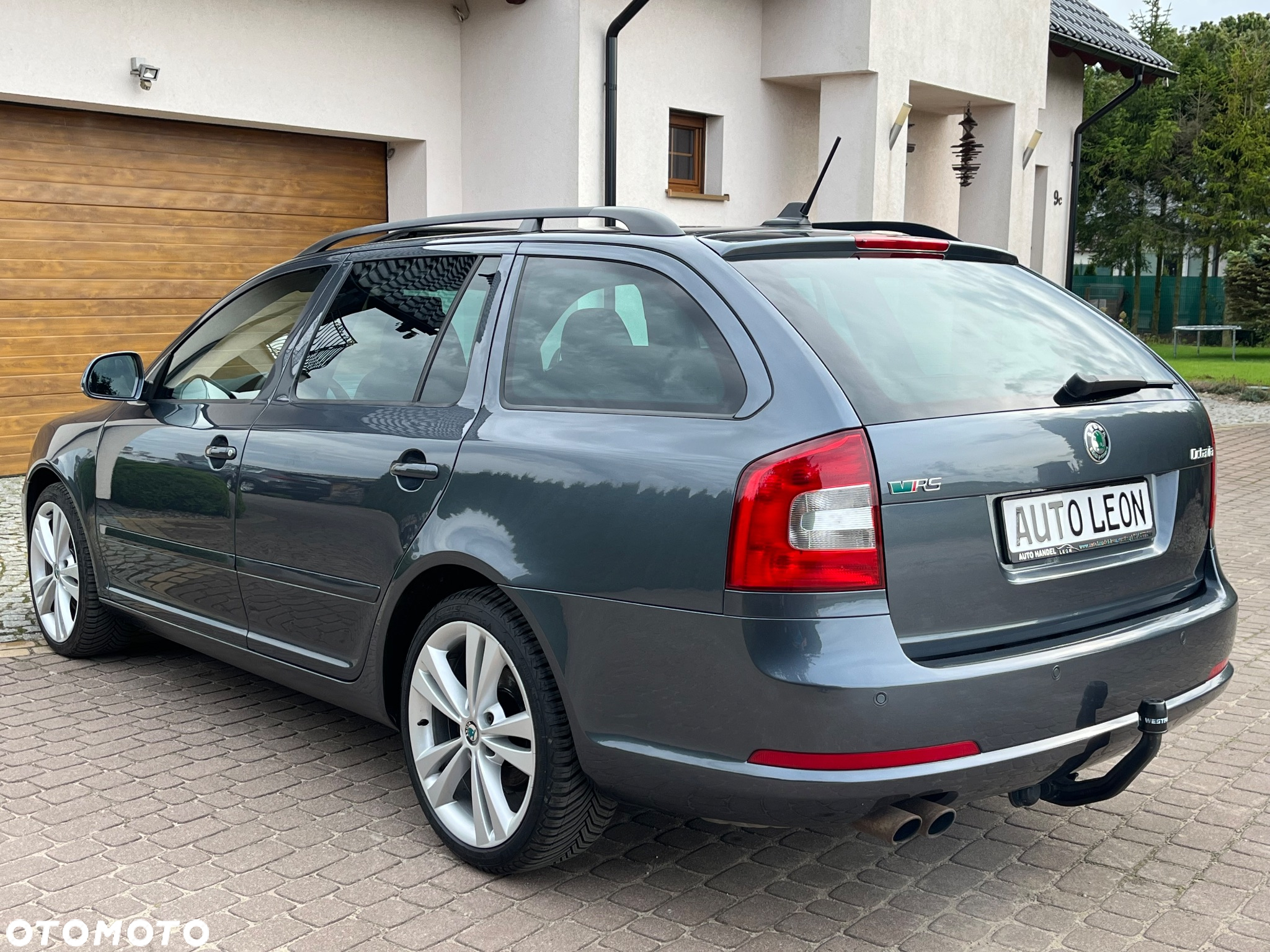 Skoda Octavia Combi 2.0 TDI CR DPF DSG RS - 8