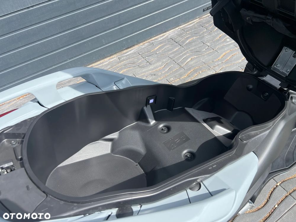 Yamaha X-max - 19