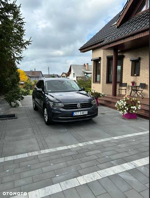 Volkswagen Tiguan - 1