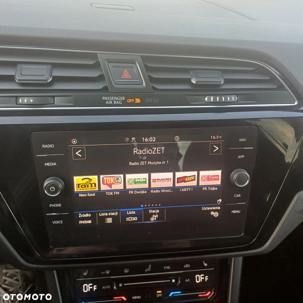 Volkswagen Touran - 25