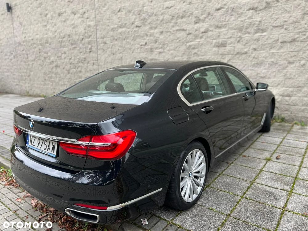 BMW Seria 7 750Li xDrive - 16