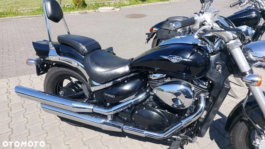 Suzuki Intruder - 10