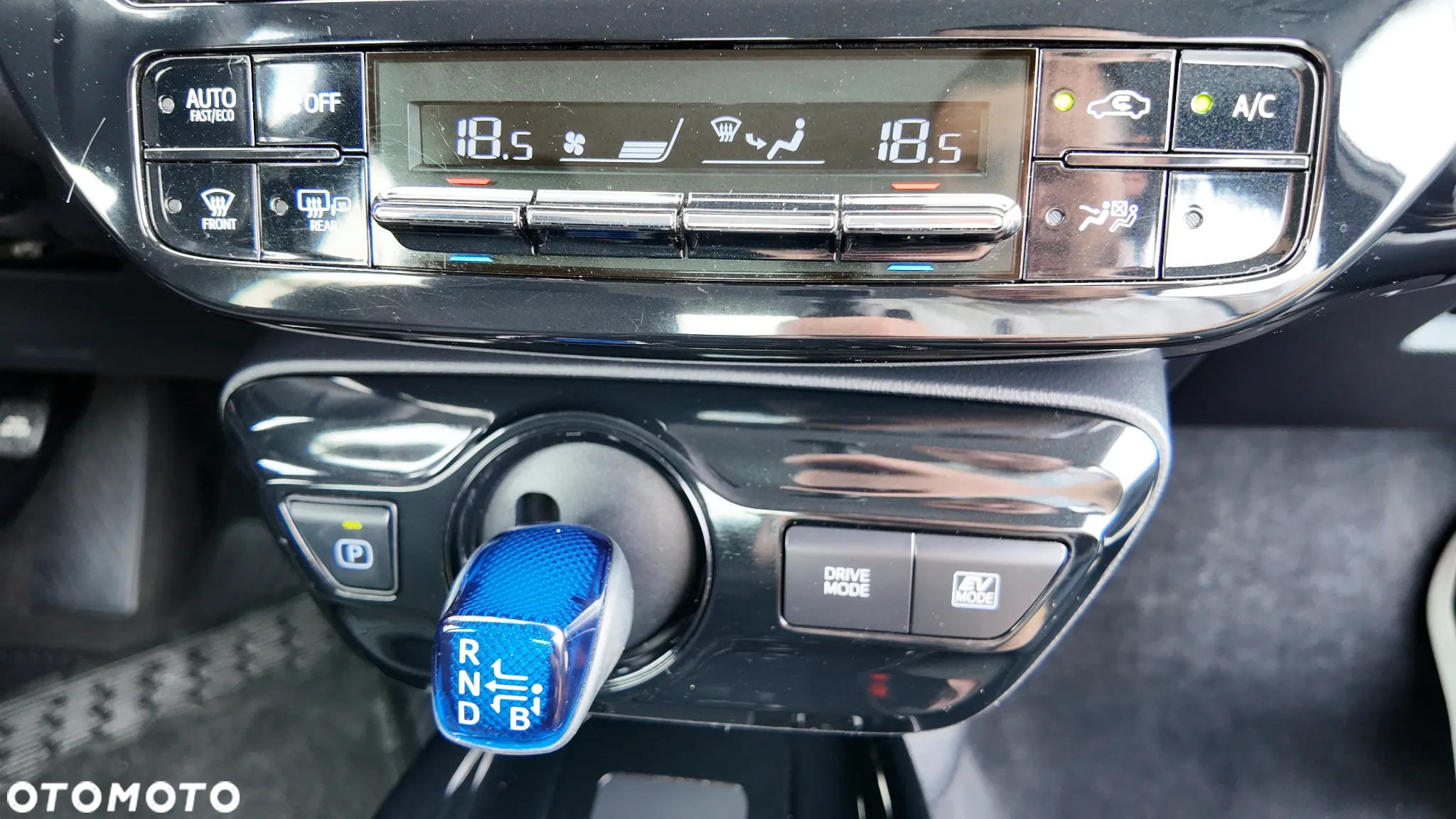 Toyota Prius 1.8 Hybrid Prestige - 38