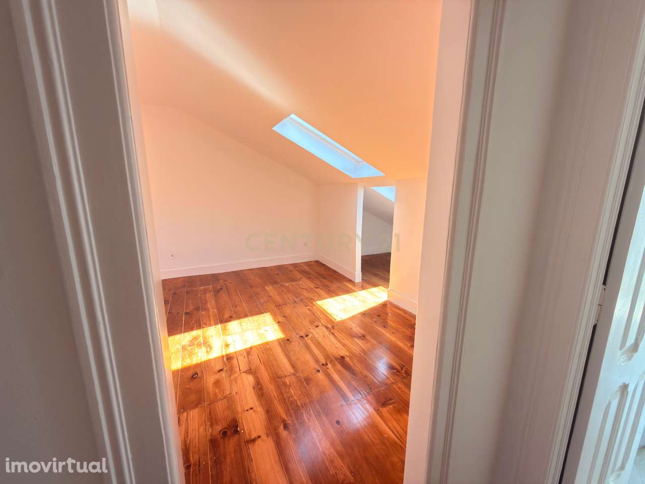 Excelente T2 Totalmente Renovado no Bairro do Rego (Praça de Espanha) - Grande imagem: 3/35