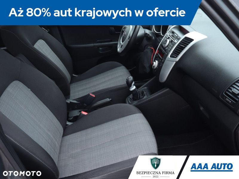 Kia Venga - 11