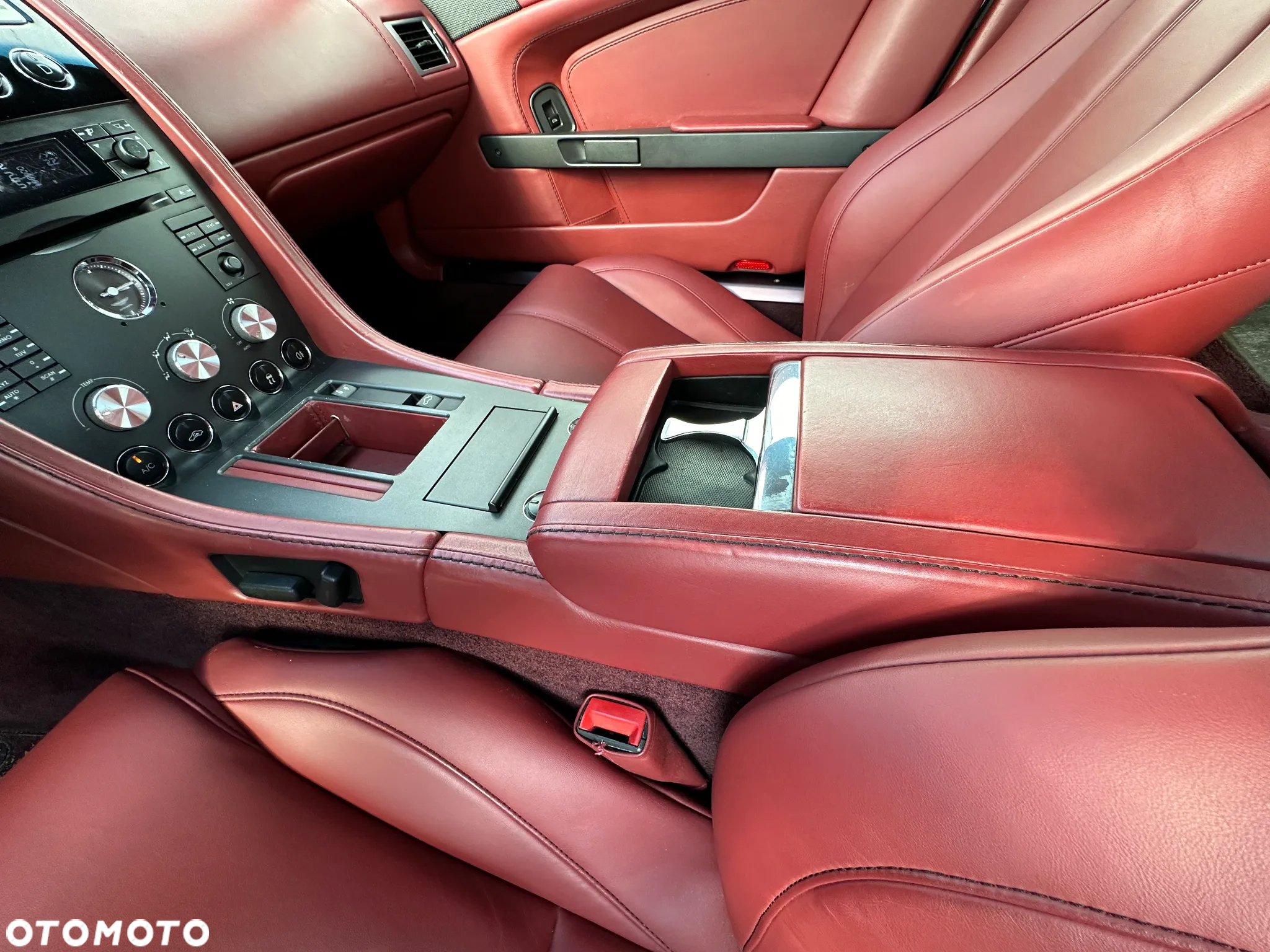 Aston Martin V8 Vantage Sportshift - 32