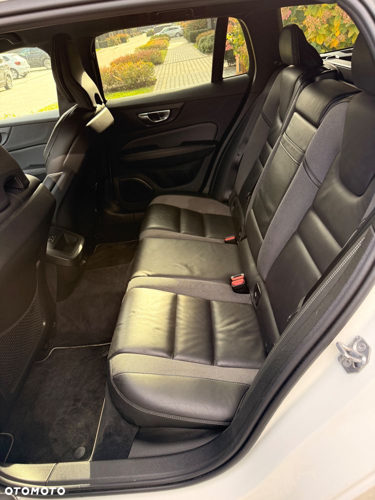 Volvo V60 D4 R-Design - 16