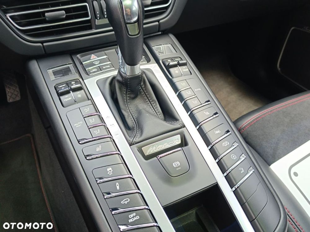 Porsche Macan - 31