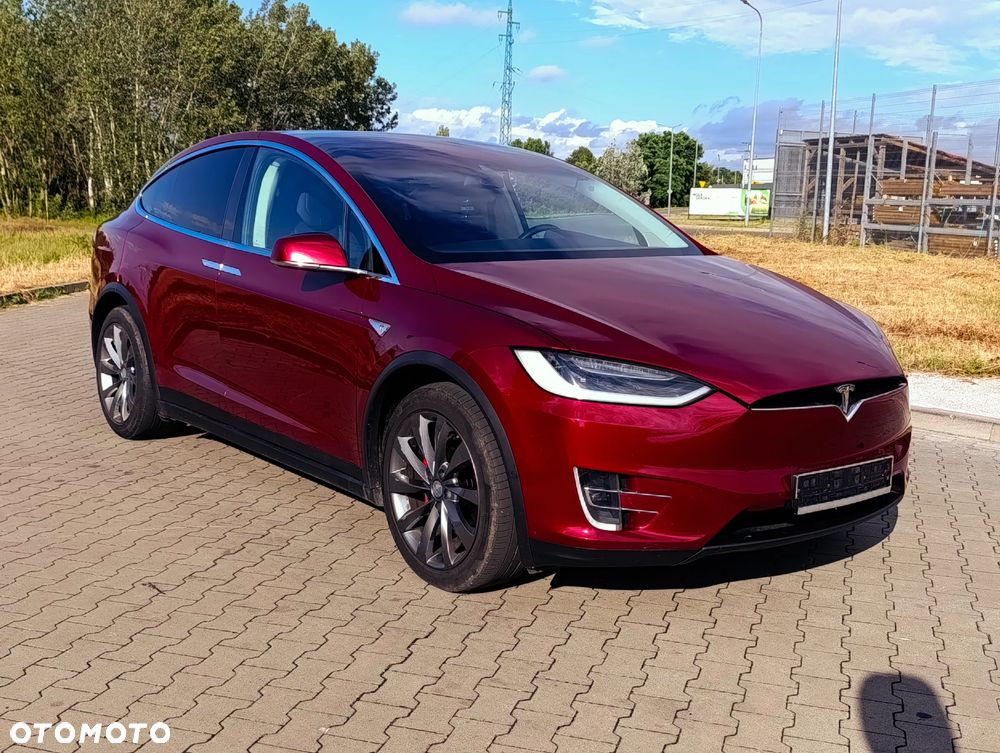 Tesla Model X - 4