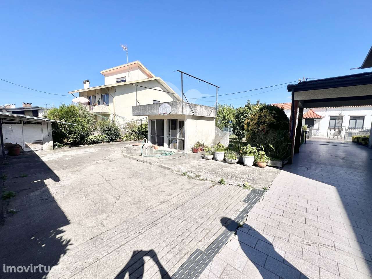 MORADIA 4 FRENTES | GARAGEM | ARRUMOS | JARDIM - Grande imagem: 3/28