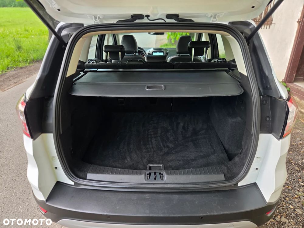 Ford Kuga 2.0 TDCi 2x4 Titanium - 29