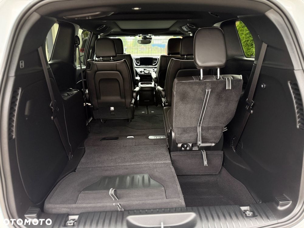 Chrysler Pacifica - 25