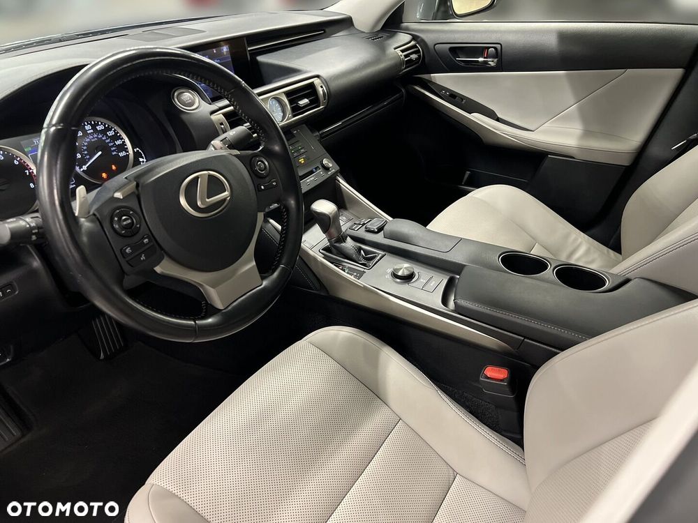Lexus IS 200t Prestige - 18
