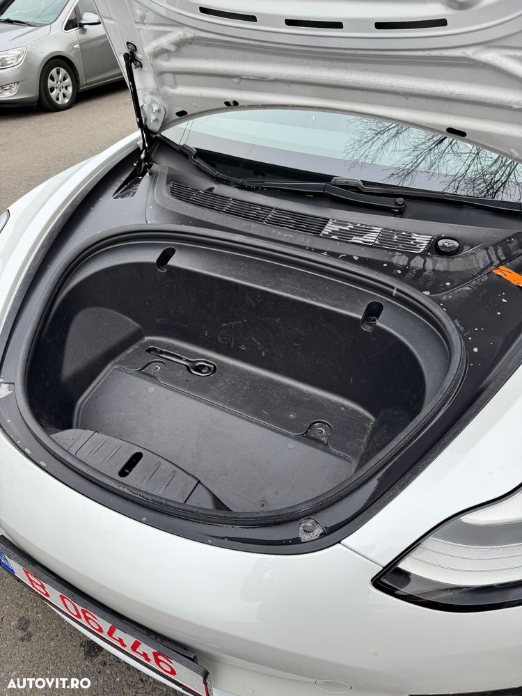 Tesla Model 3 Standard Reichweite Plus Hinterradantrieb - 12