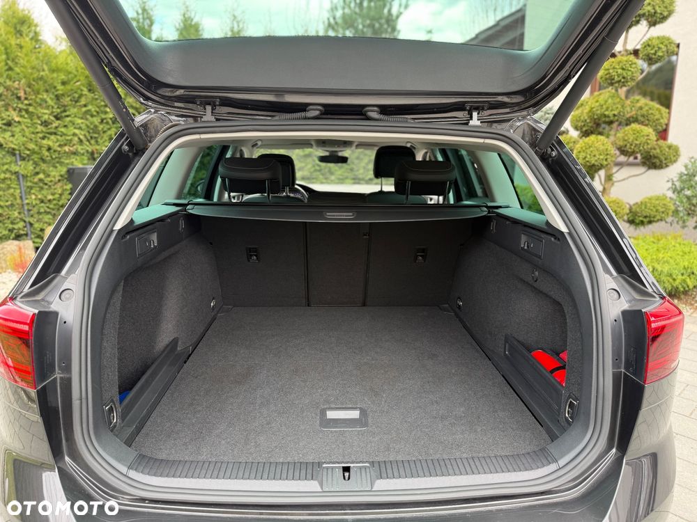 Volkswagen Passat - 19