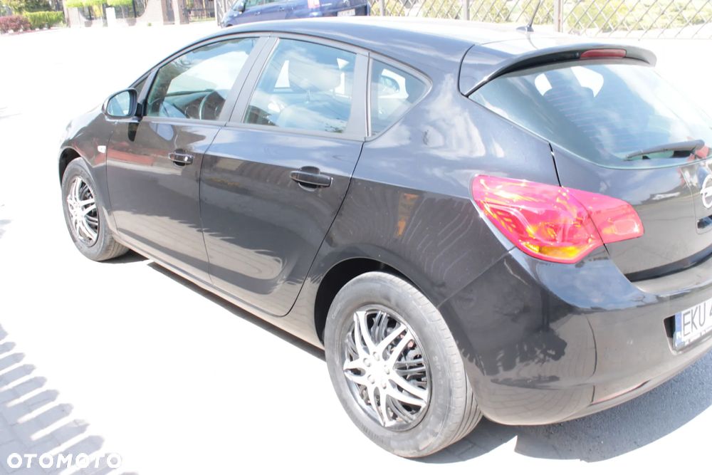 Opel Astra 1.6 Design Edition - 6