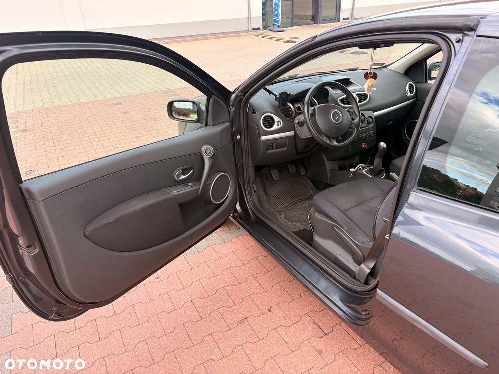 Renault Clio - 2