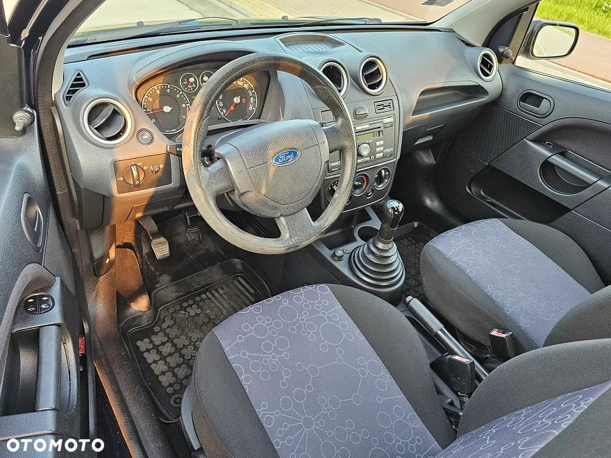 Ford Fiesta 1.3 Ambiente - 14
