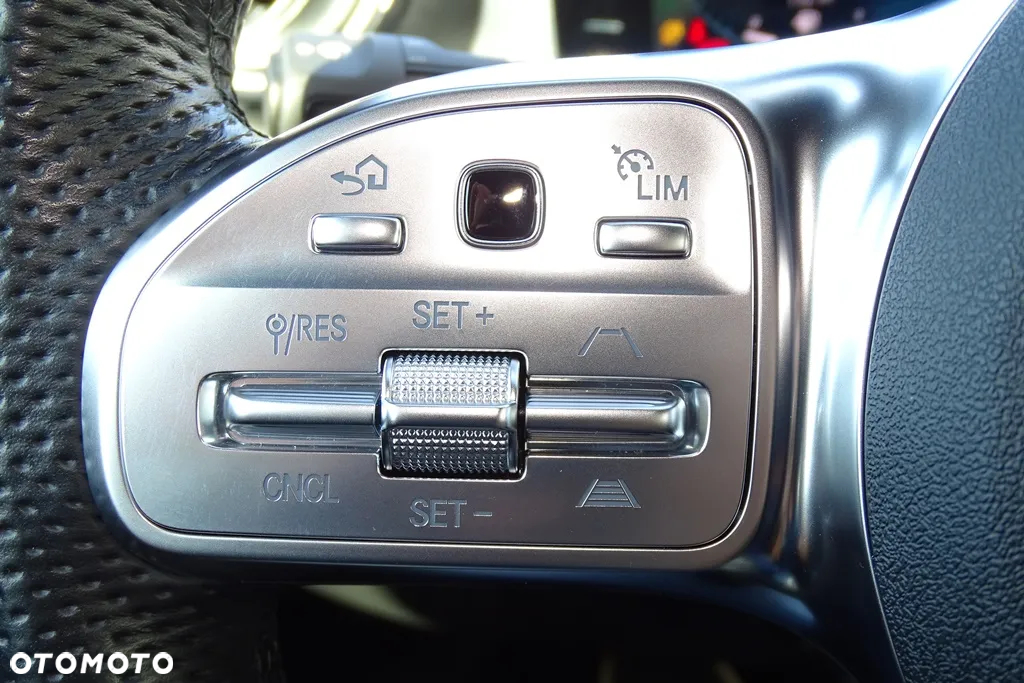 Mercedes-Benz CLA 220 d AMG Line 8G-DCT - 36