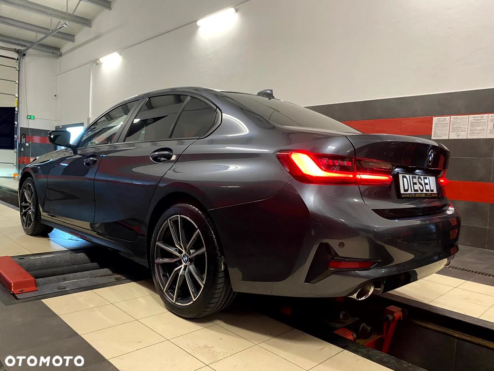 BMW Seria 3 320d Sport - 9